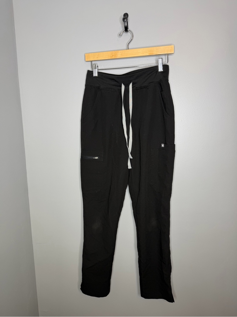 FIGS women’s scrub pants
